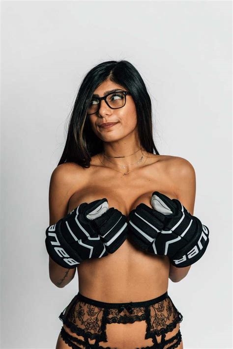 hot pictures of mia khalifa nude